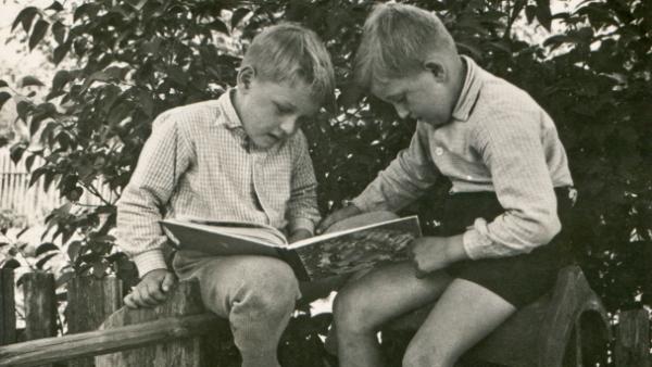 children reading book 